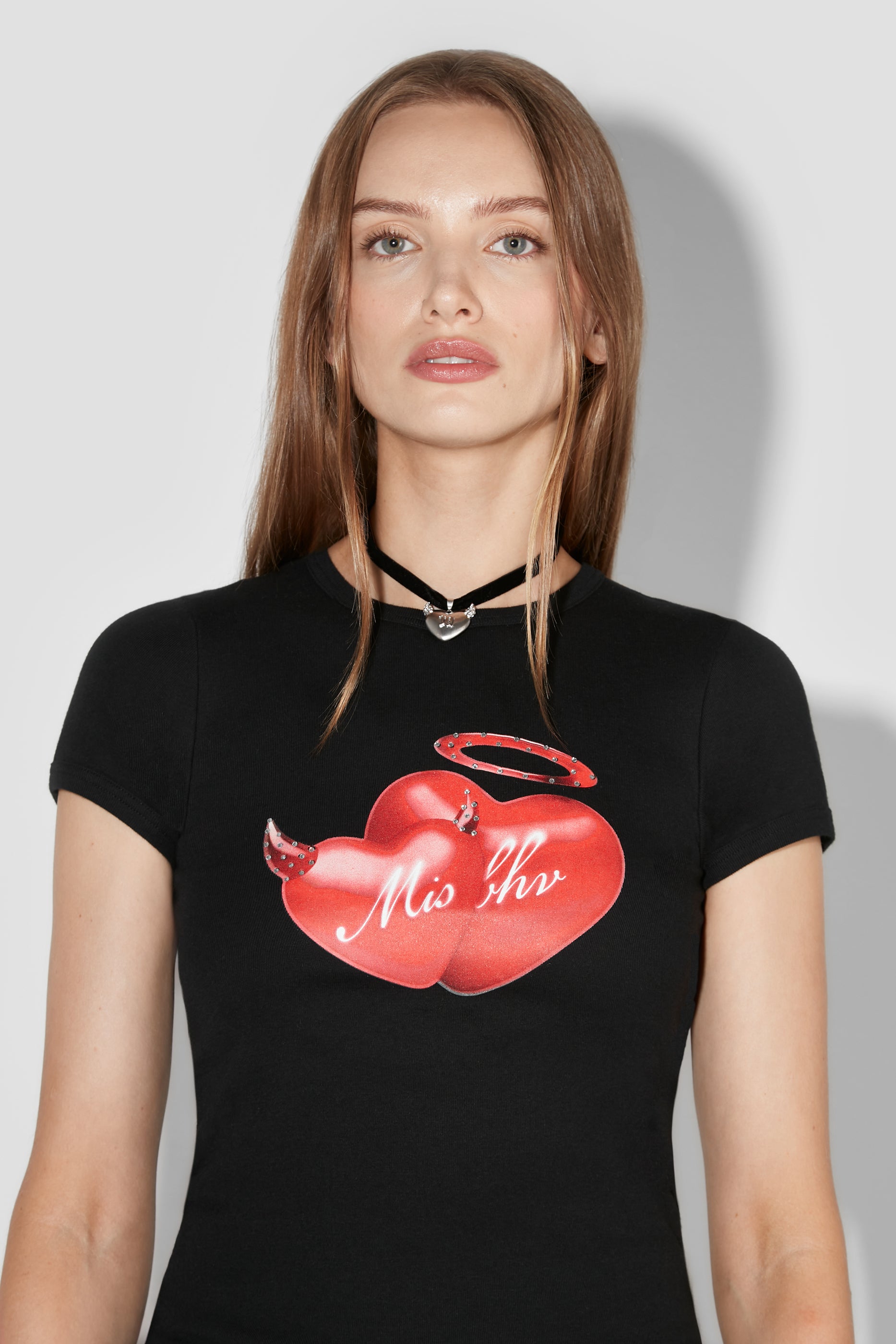 【関税込み】MISBHV ブラック Hearts ベビーTシャツ Black Hearts Baby T-Shirt by MISBHV on Sale