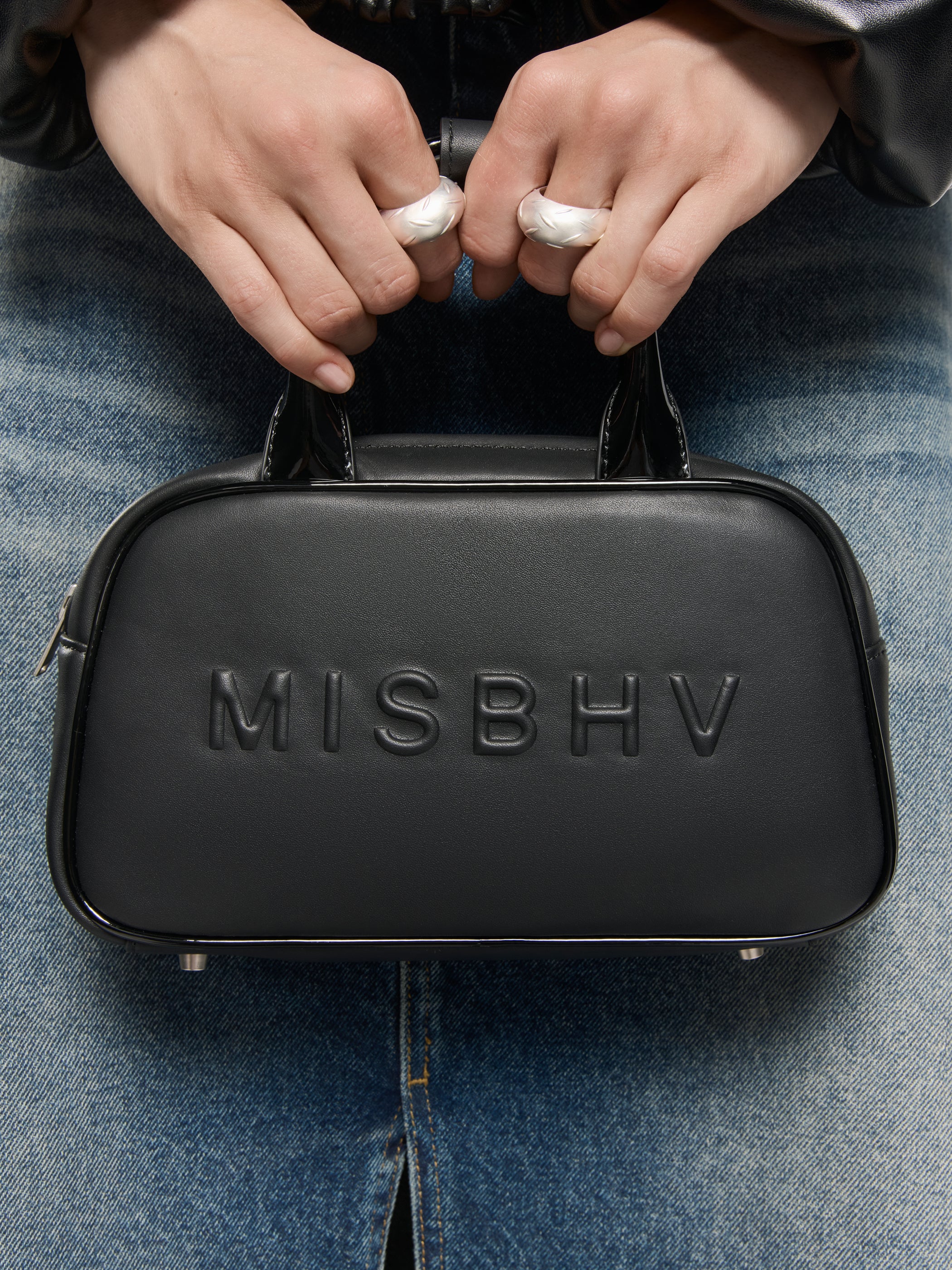 MISBHV ブラック ミニ レザー ショルダーバッグ MISBHV ブラック ミニ レザー ショルダーバッグ