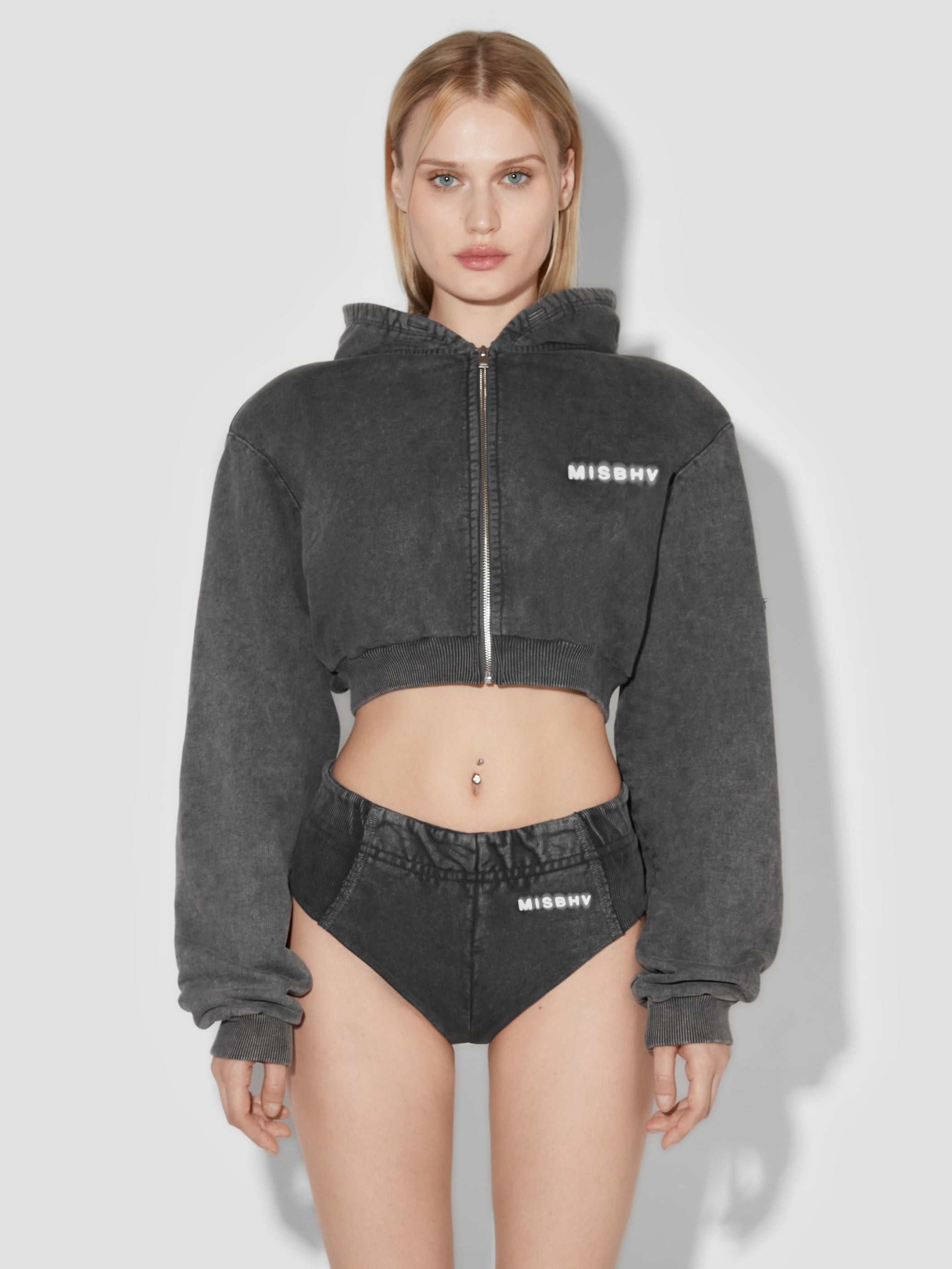 売れ筋商品|||ミスビヘイブ パーカー・スウェットシャツ レディース アウター COMMUNITY CROPPED ZIPPED HOODIE - Zip-up sweatshirt - washed black Community Cropped Zipped Hoodie