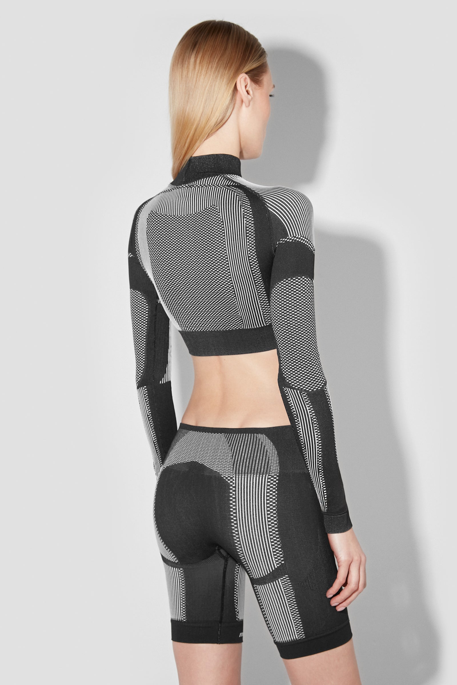 Sport Cropped Longsleeve Black & White